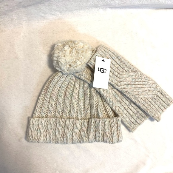 UGG Metallic Cream Knit Hat and Glove Set! - Picture 11 of 13